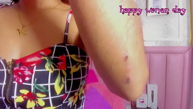 HoollyHendrix online show from March 9, 8:01 pm