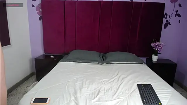 Snapshot of Dakotta_red chatting on September 22, 1:09 pm Dakotta red online show from September 22, 1:09 pm