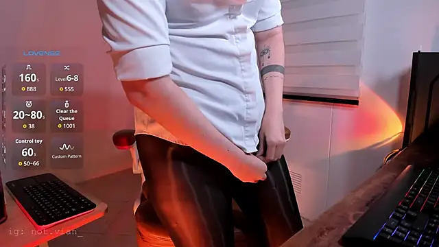 SarahCastillo  online show from April 19, 4:12 am