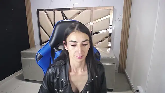 Maily a  online show from November 14, 3:17 am