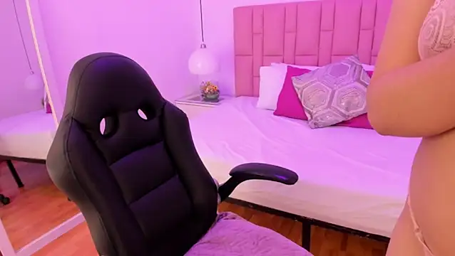 Amy Ferreira online show from January 13, 6:19 am