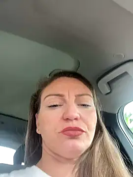 Snapshot of Cristalmegan chatting on October 1, 9:03 am Cristalmegan online show from October 1, 9:03 am
