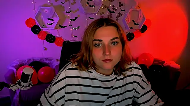 casey meow  online show from October 27, 9:49 am