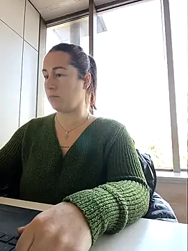 bichota85 online show from December 5, 9:32 am