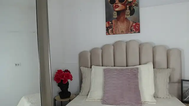 Snapshot of miawhite_x1 chatting on September 27, 12:56 pm miawhite x1 online show from September 27, 12:56 pm