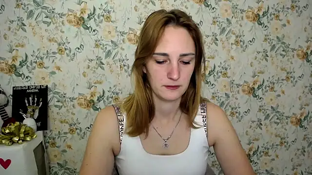 Snapshot of Milana_Cutie_ chatting on October 14, 6:05 am Milana Cutie online show from October 14, 6:05 am