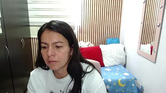 camilavargas  online show from June 9, 7:02 pm