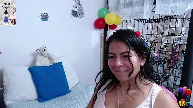Snapshot of camilavargas_ chatting on September 24, 10:42 pm camilavargas online show from September 24, 10:42 pm