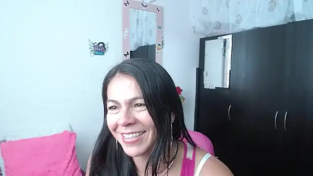 Snapshot of camilavargas_ chatting on October 8, 8:57 pm camilavargas online show from October 8, 8:57 pm