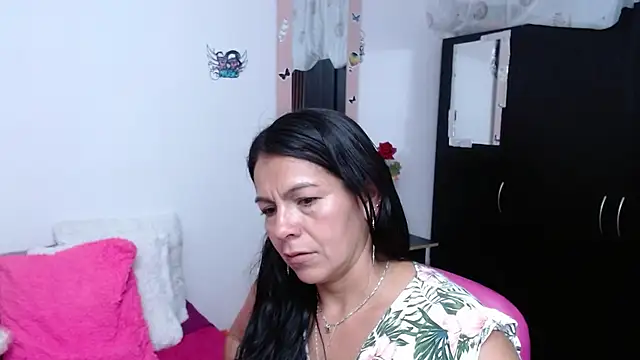 Snapshot of camilavargas_ chatting on October 3, 12:16 am camilavargas online show from October 3, 12:16 am
