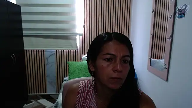 camilavargas  online show from April 21, 4:58 pm