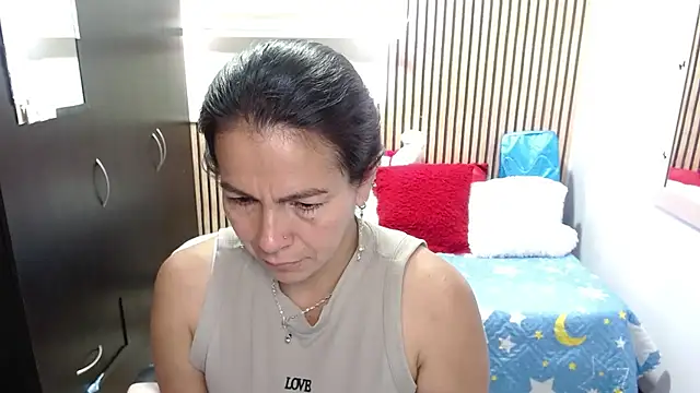 camilavargas  online show from June 11, 8:27 pm