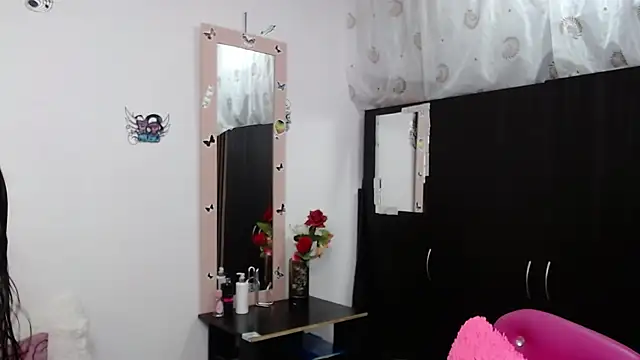 Snapshot of camilavargas_ chatting on October 13, 11:18 pm camilavargas online show from October 13, 11:18 pm