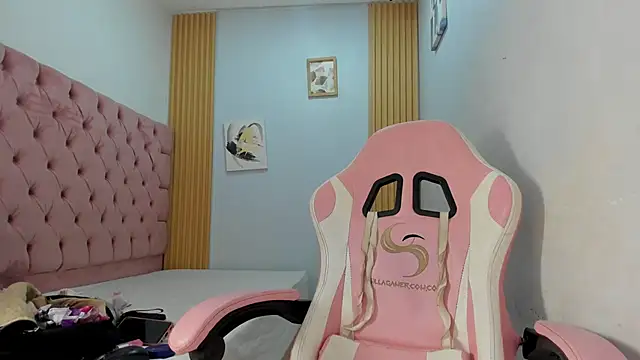 Naomis 35 online show from November 18, 7:48 pm