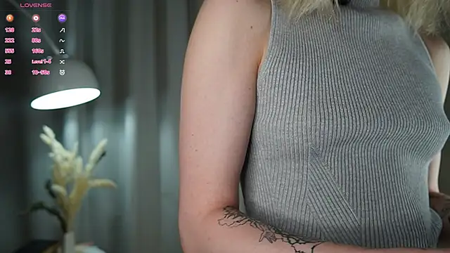 DianeHonnette online show from April 25, 7:33 pm