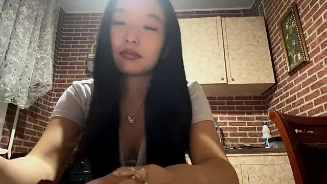 Snapshot of EmmaLeexth chatting on September 23, 3:32 pm EmmaLeexth online show from September 23, 3:32 pm