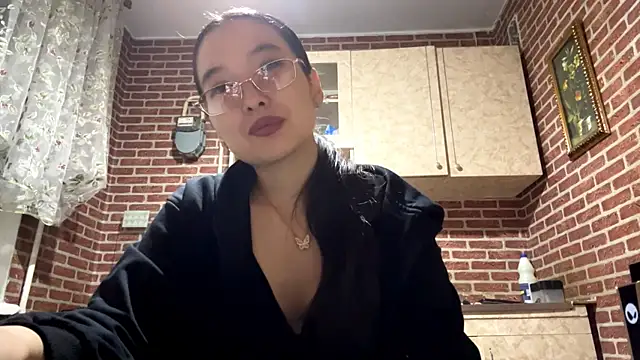 Snapshot of EmmaLeexth chatting on October 1, 1:49 pm EmmaLeexth online show from October 1, 1:49 pm