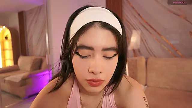 BillieBrownn online show from April 24, 7:05 pm