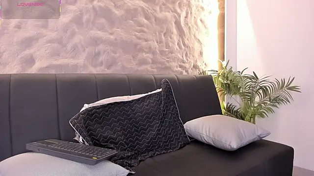 Naomy gyal online show from February 7, 7:40 pm