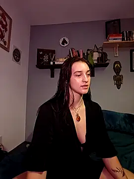 laradoom online show from September 20, 2:48 pm