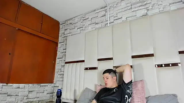 ANLLELOAndANGELA online show from April 22, 5:43 pm