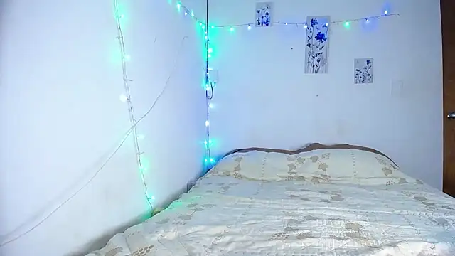 little onixx online show from April 7, 11:45 am