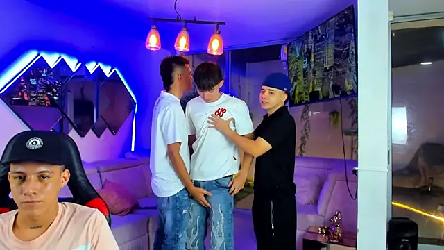 Houseofwarrios online show from April 20, 5:21 am