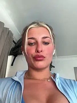 BabyBluexox online show from April 22, 2:47 pm