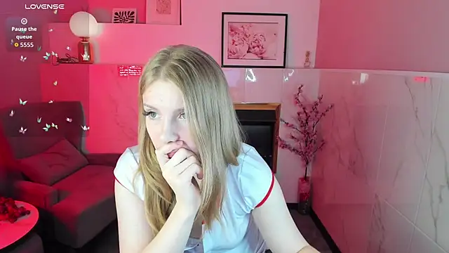 Layla Glam online show from October 2, 1:49 pm