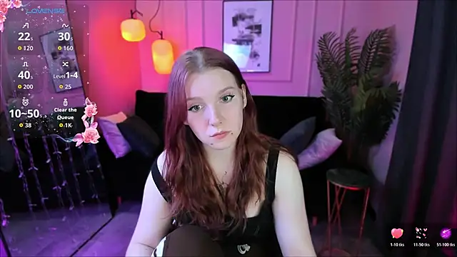 Layla Glam online show from April 22, 1:30 pm