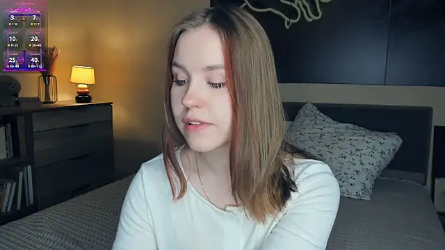 Snapshot of MaliaBourraine chatting on October 13, 8:06 am MaliaBourraine online show from October 13, 8:06 am