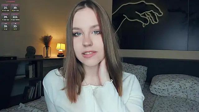 Snapshot of MaliaBourraine chatting on October 10, 7:24 am MaliaBourraine online show from October 10, 7:24 am
