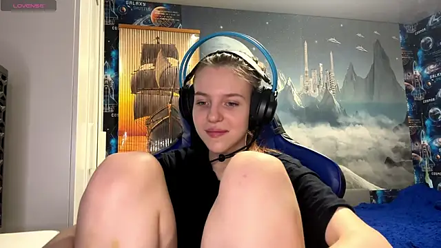 Elira Breeze online show from March 26, 1:35 pm