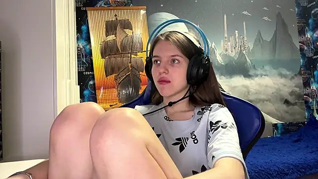 Elira Breeze online show from March 7, 12:45 pm