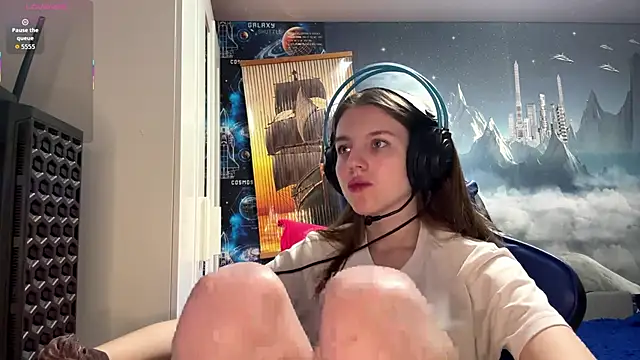 Elira Breeze online show from April 23, 12:40 pm