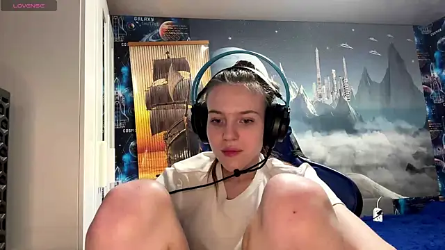 Elira Breeze online show from April 24, 2:31 pm