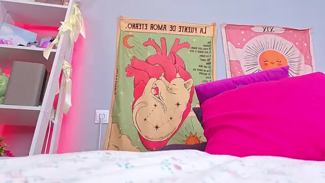 Leri Dells online show from April 22, 1:02 am