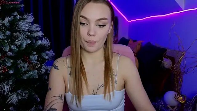 KitsyMoore online show from January 5, 6:11 pm