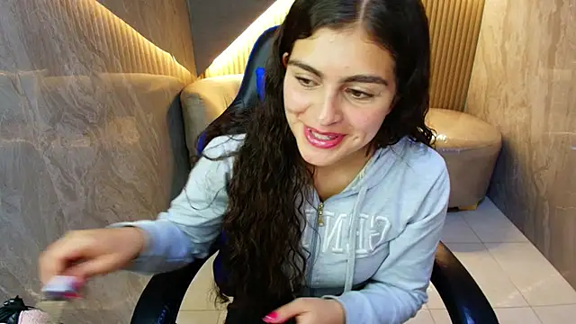 dany r  online show from October 29, 1:26 pm