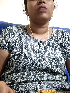 Snapshot of sweetqueen143 chatting on September 28, 4:01 pm sweetqueen143 online show from September 28, 4:01 pm