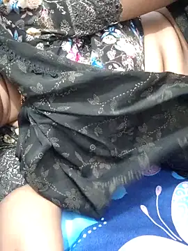 sweetqueen143 online show from April 17, 4:03 am