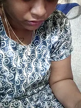 Snapshot of sweetqueen143 chatting on September 27, 3:52 pm sweetqueen143 online show from September 27, 3:52 pm
