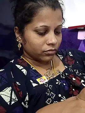 sweetqueen143 online show from April 26, 5:49 am