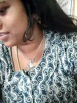 Snapshot of sweetqueen143 chatting on October 9, 3:32 am sweetqueen143 online show from October 9, 3:32 am
