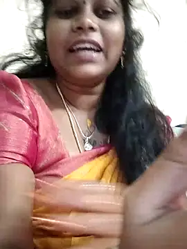 Snapshot of sweetqueen143 chatting on October 18, 6:21 pm sweetqueen143 online show from October 18, 6:21 pm