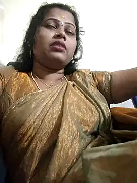 Snapshot of sweetqueen143 chatting on October 13, 4:31 pm sweetqueen143 online show from October 13, 4:31 pm
