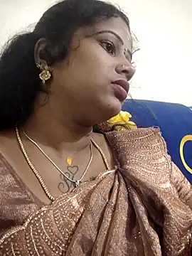 Snapshot of sweetqueen143 chatting on October 21, 2:10 pm sweetqueen143 online show from October 21, 2:10 pm