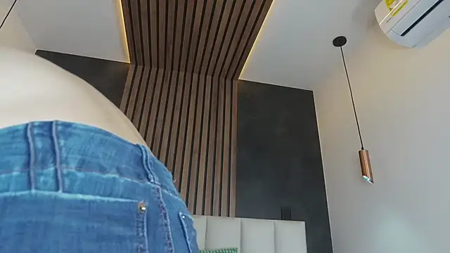 MyApril   online show from December 18, 12:21 pm