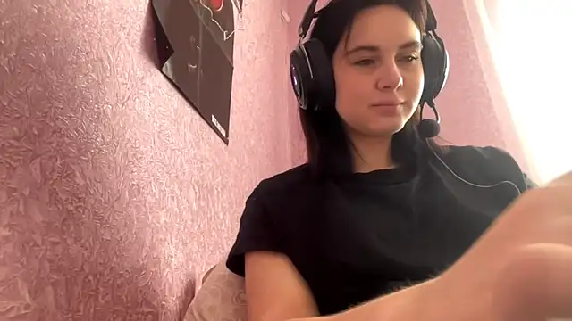 Snapshot of MollyPartey chatting on September 19, 6:01 am MollyPartey online show from September 19, 6:01 am
