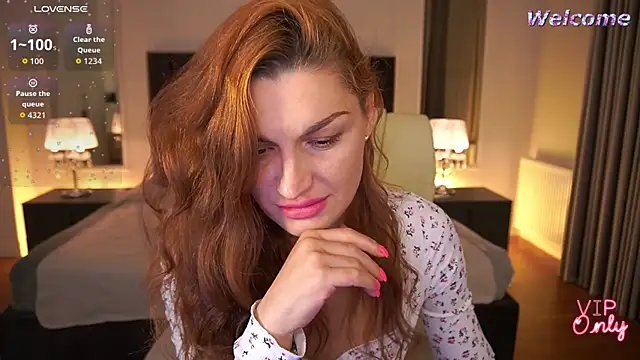 EllaGoldenn online show from June 3, 8:58 pm